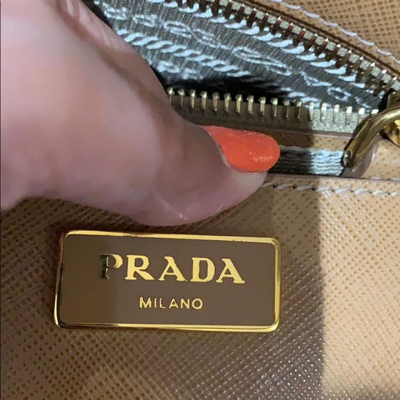 Prada saffiano lux tote - Picture 7 of 8